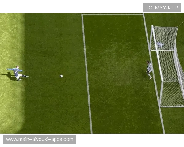 足球主教练沙发上看VAR：从紧张到释然的精彩瞬间