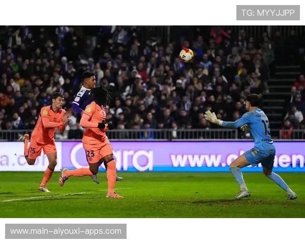 巴萨防守问题能否靠内部调整解决，巴萨后防线都有谁