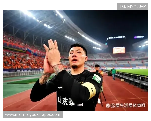 王大雷对抗赛中单手托出头球轰门，获评集训营优秀球员